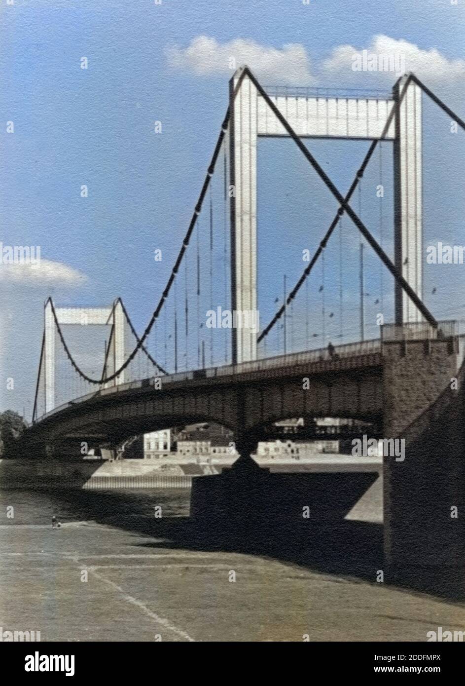 Die Mülheimer Brücke über den Rhein in Köln, Deutschland 1930er Jahre. Muelheimer Bruecke bridge over river Rhine at Cologne, Germany 1930s. Stock Photo