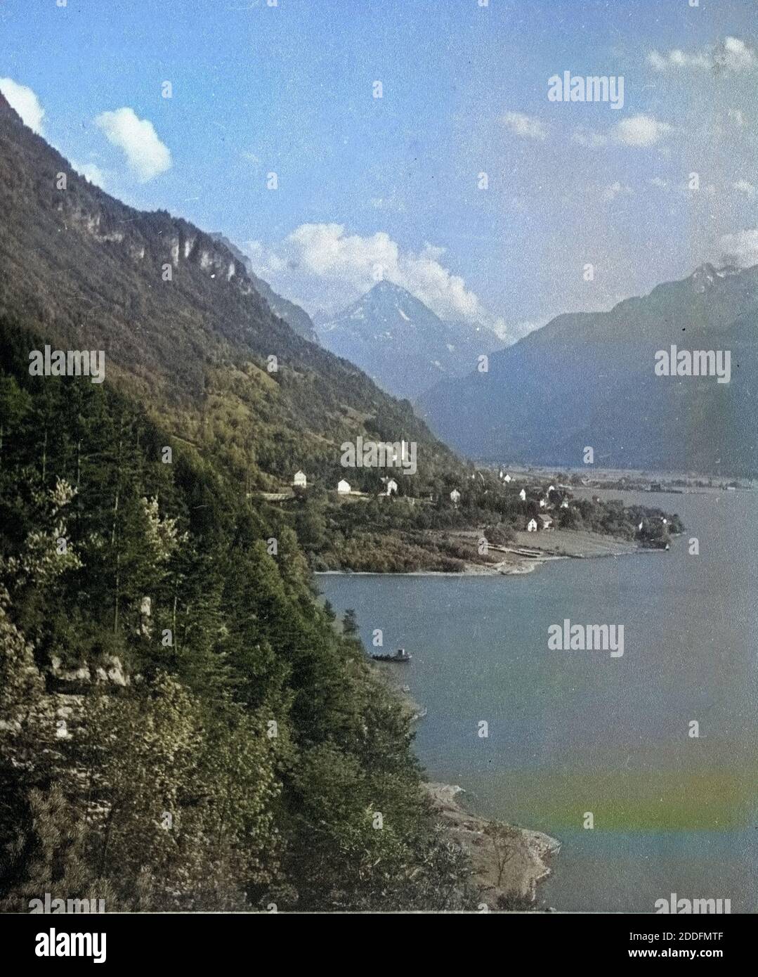 Blick auf Flüelen im Kanton Uri in der Schweiz, 1930er Jahre. View to Fluelen at Uri canton, Switzerland 1930s. Stock Photo