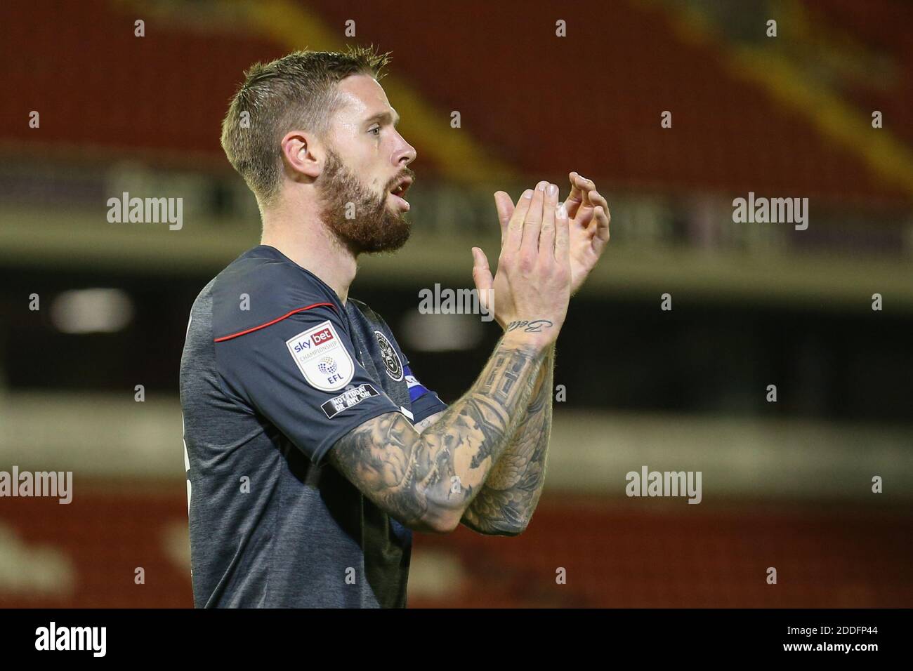 Pontus Jansson 18 Of Brentford Gives His Team Instructions During The Game Stock Photo Alamy
