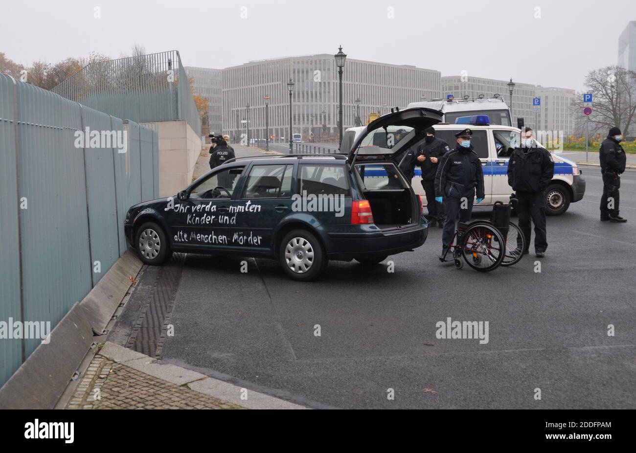 Berlin, Germany. 25th Nov, 2020. Car crash into the gate of the front