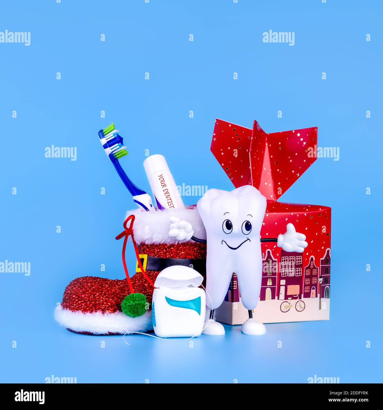 Dentist Deals Christmas 2022 Dentist Merry Christmas And Happy New Year Greeting Card Shining Healthy  Tooth And Christmas Composition On Blue Background Stock Photo - Alamy