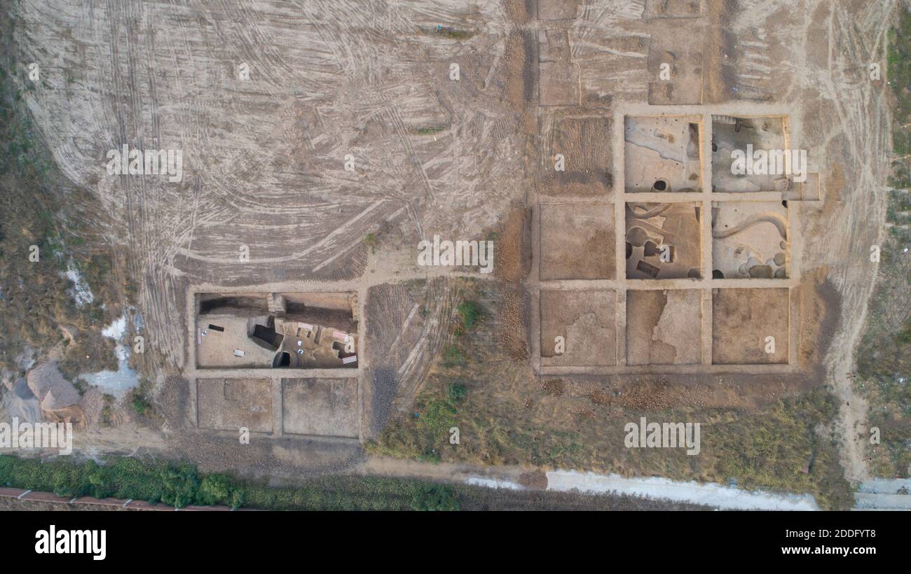 (201125) -- ZHENGZHOU, Nov. 25, 2020 (Xinhua) -- Aerial photo taken on Nov. 3, 2020 shows the excavation area of Yuzhuang Site, the ruins of a late Neolithic civilization dating back more than 4,000 years, in Yexian County, central China's Henan Province. TO GO WITH '4,000-yr-old grave potteries unearthed in central China' (Henan Provincial Institute of Cultural Heritage and Archaeology/Handout via Xinhua) Credit: Xinhua/Alamy Live News Stock Photo