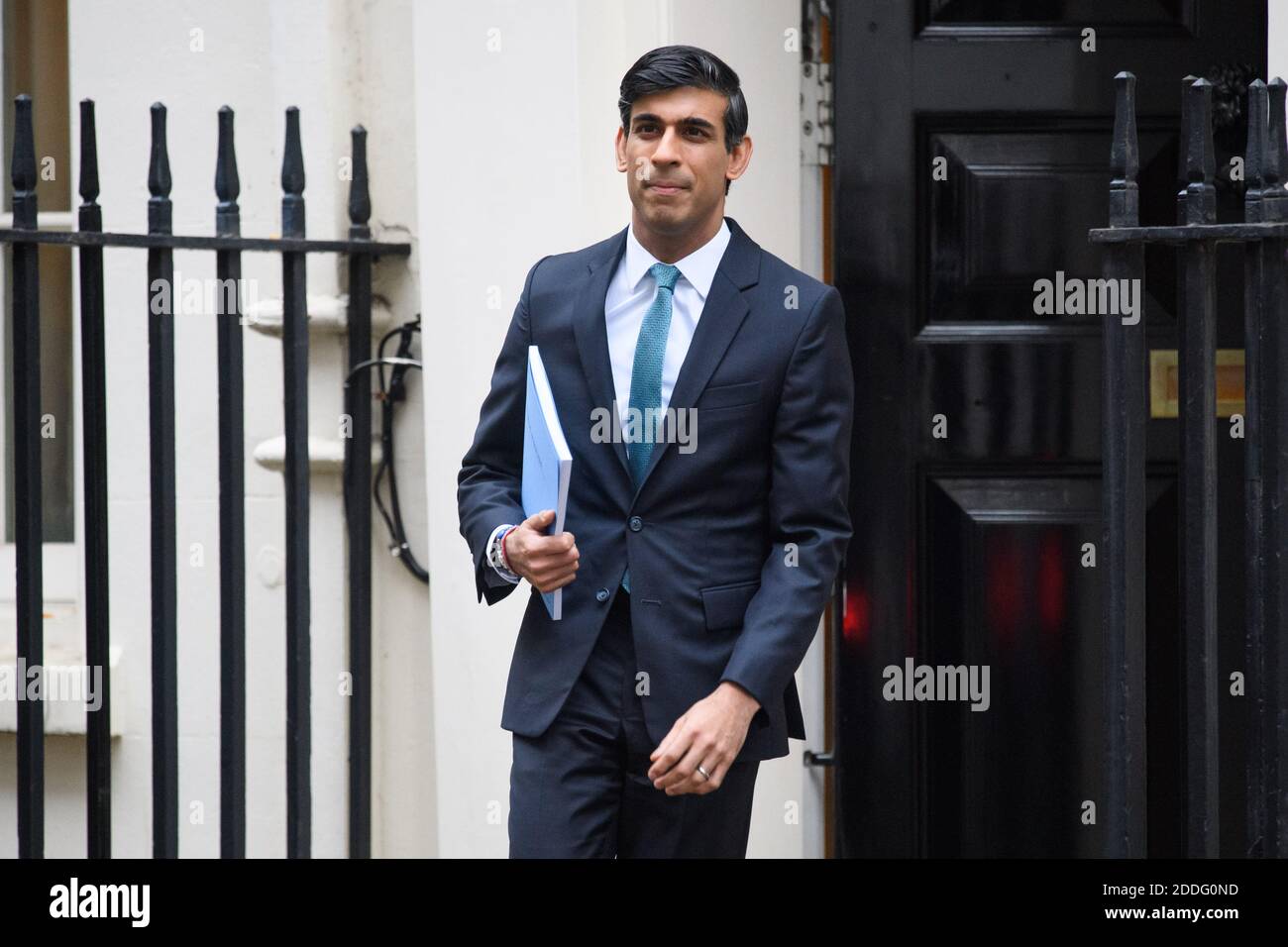 Downing Street, London, UK. 25th Nov 2020. Chancellor of the Exchequer Rishi Sunak leaves 11 Downing Street, London, ahead of delivering his one-year Spending Review in the House of Commons. Picture date: Wednesday November 25, 2020. Photo credit should read: Matt Crossick/Empics/Alamy Live News Stock Photo