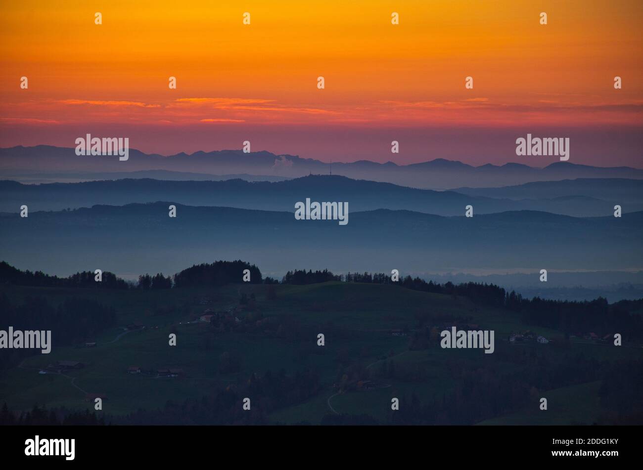 Hills in the evening with mist hi-res stock photography and images - Alamy
