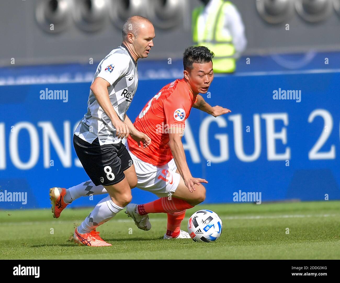 Doha, Qatar. 25th Nov, 2020. Andres Iniesta (L) of Vissel Kobe vies with Yan Dinghao of Guangzhou Evergrande FC during a Group G football match of the AFC Champions League in Doha, Qatar, Nov. 25, 2020. Credit: Nikku/Xinhua/Alamy Live News Stock Photo