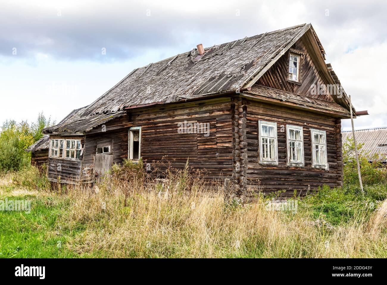 Abandoned old rural wooden house in russian village in summer sunny day ...