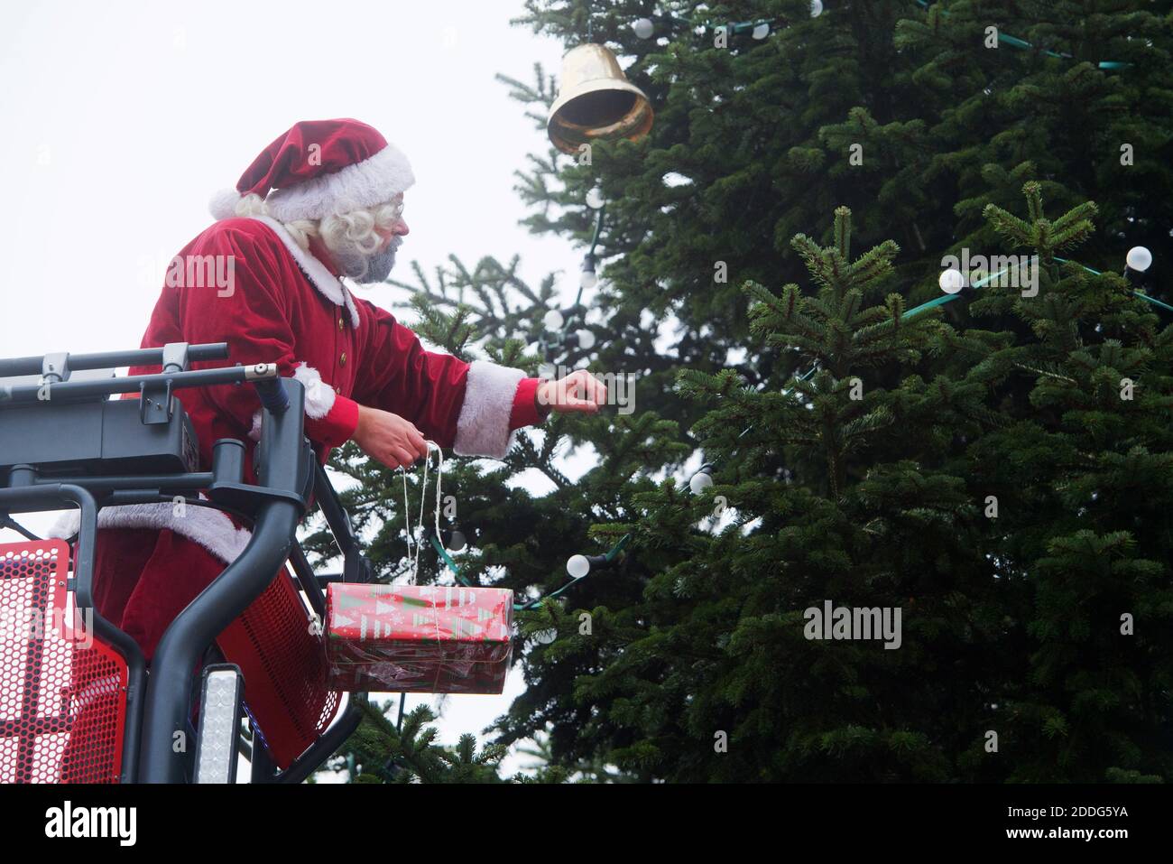 Red Truck Christmas Tree Stand Mundomomentaneo