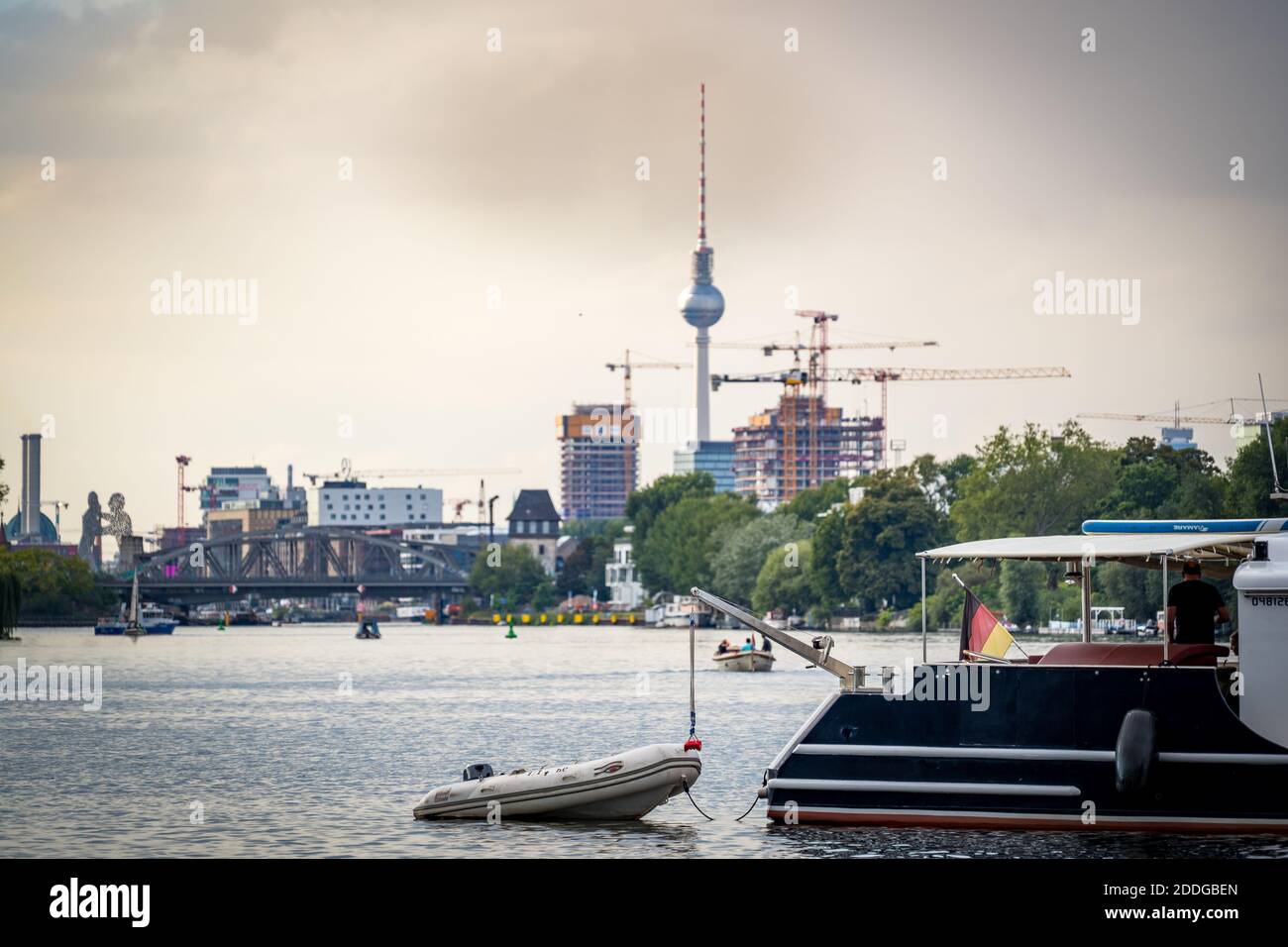 Berlin river sunset boat hi-res stock photography and images - Alamy
