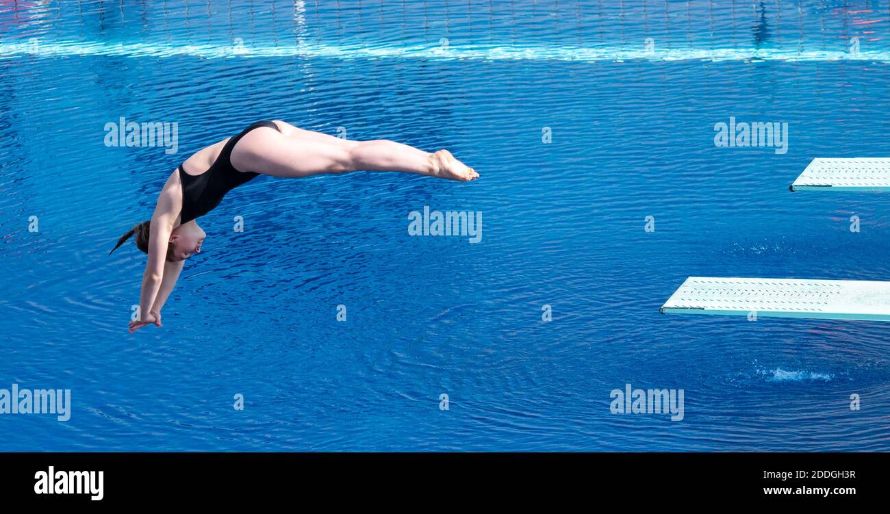 Springboard diving hi-res stock photography and images - Alamy