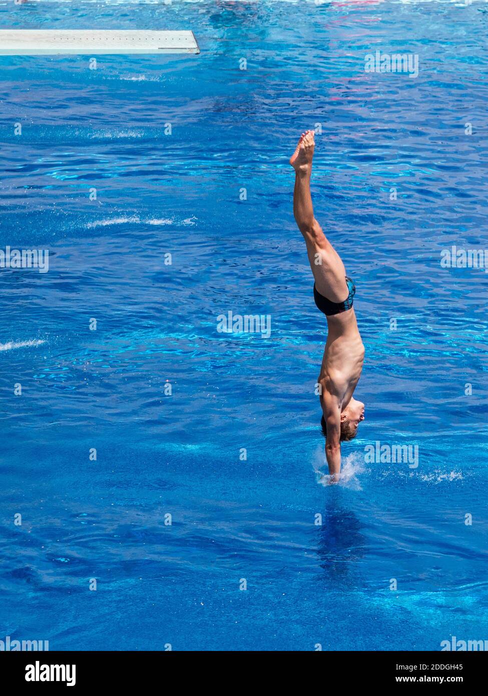 Springboard diving hi-res stock photography and images - Alamy