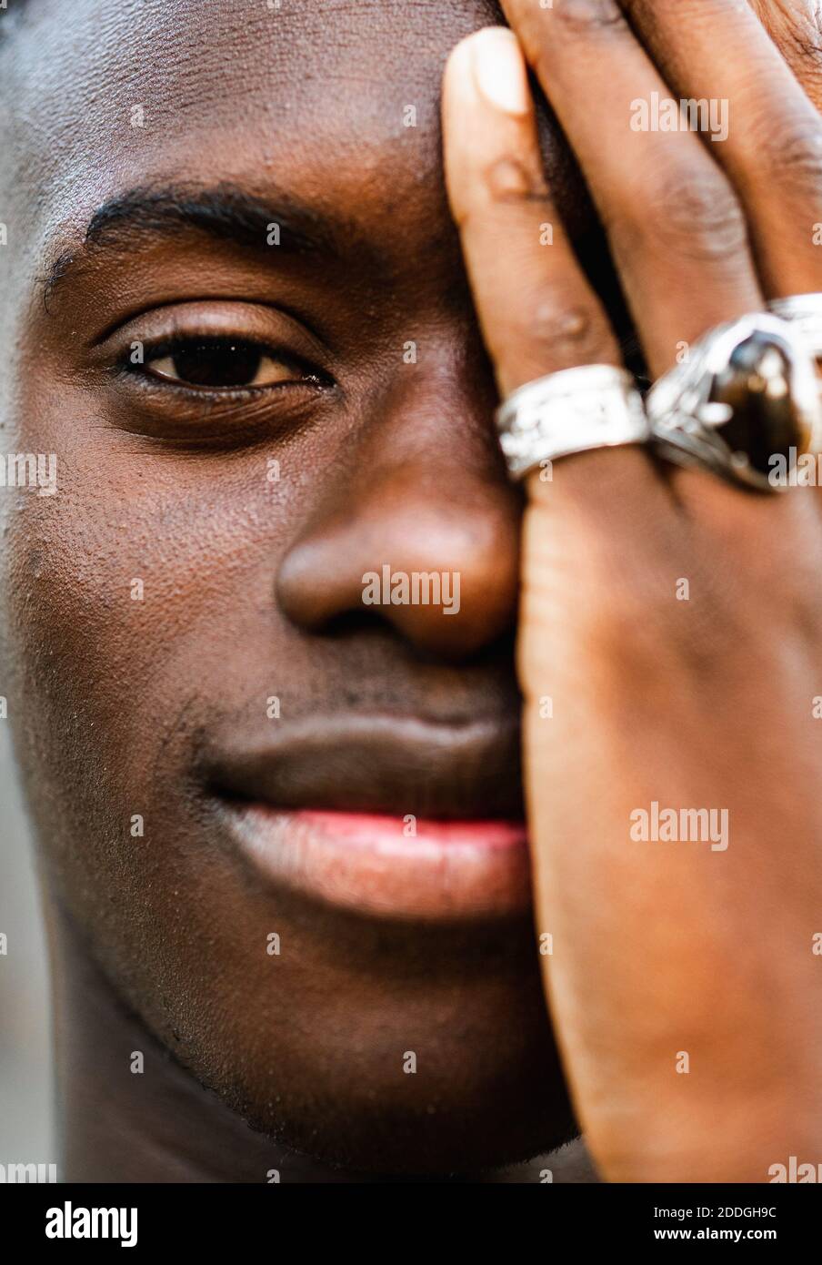 Rings on fingers hires stock photography and images Alamy