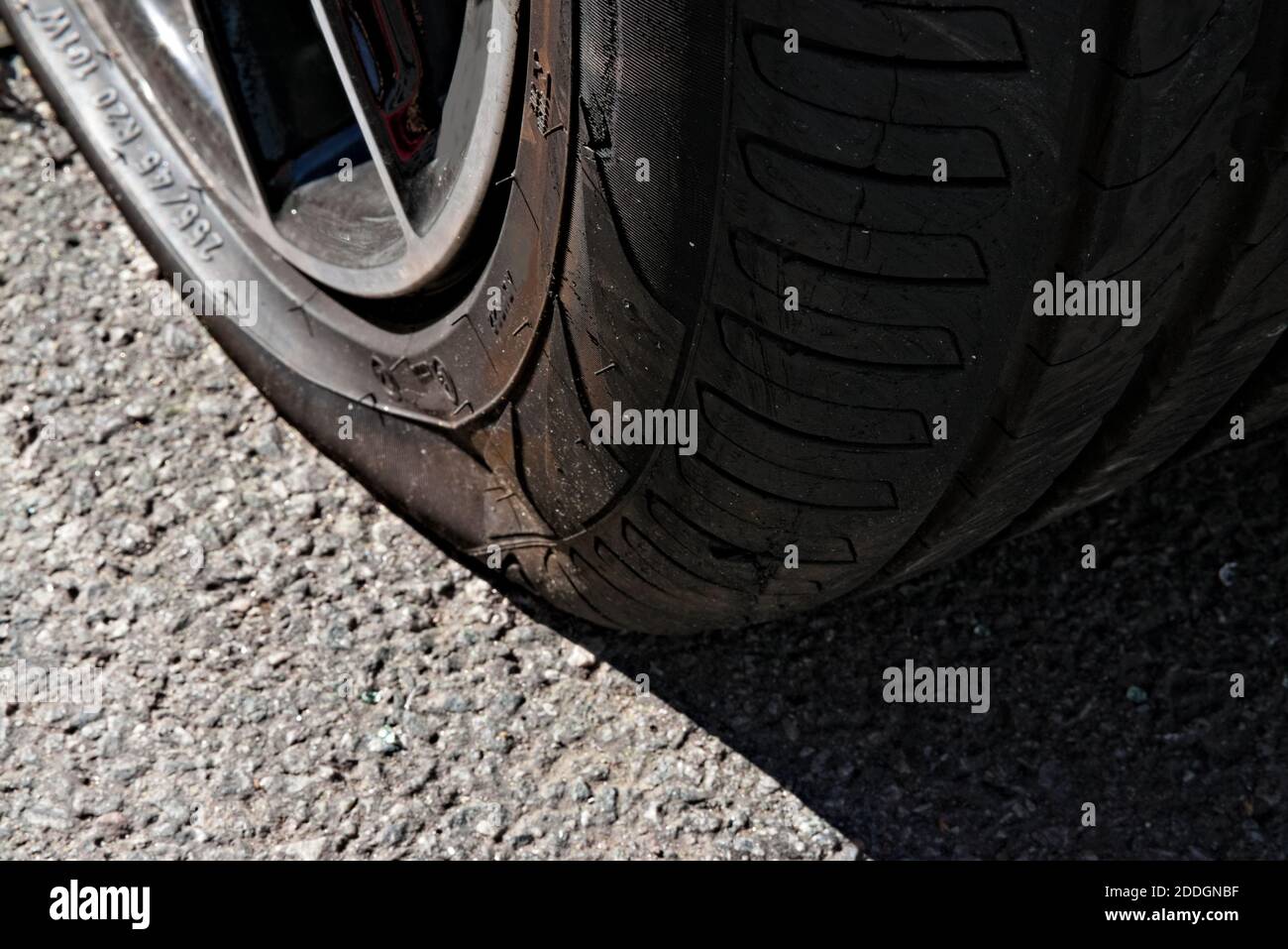 Flat tire on old truck hi-res stock photography and images - Alamy - One Side Tire Is Flat