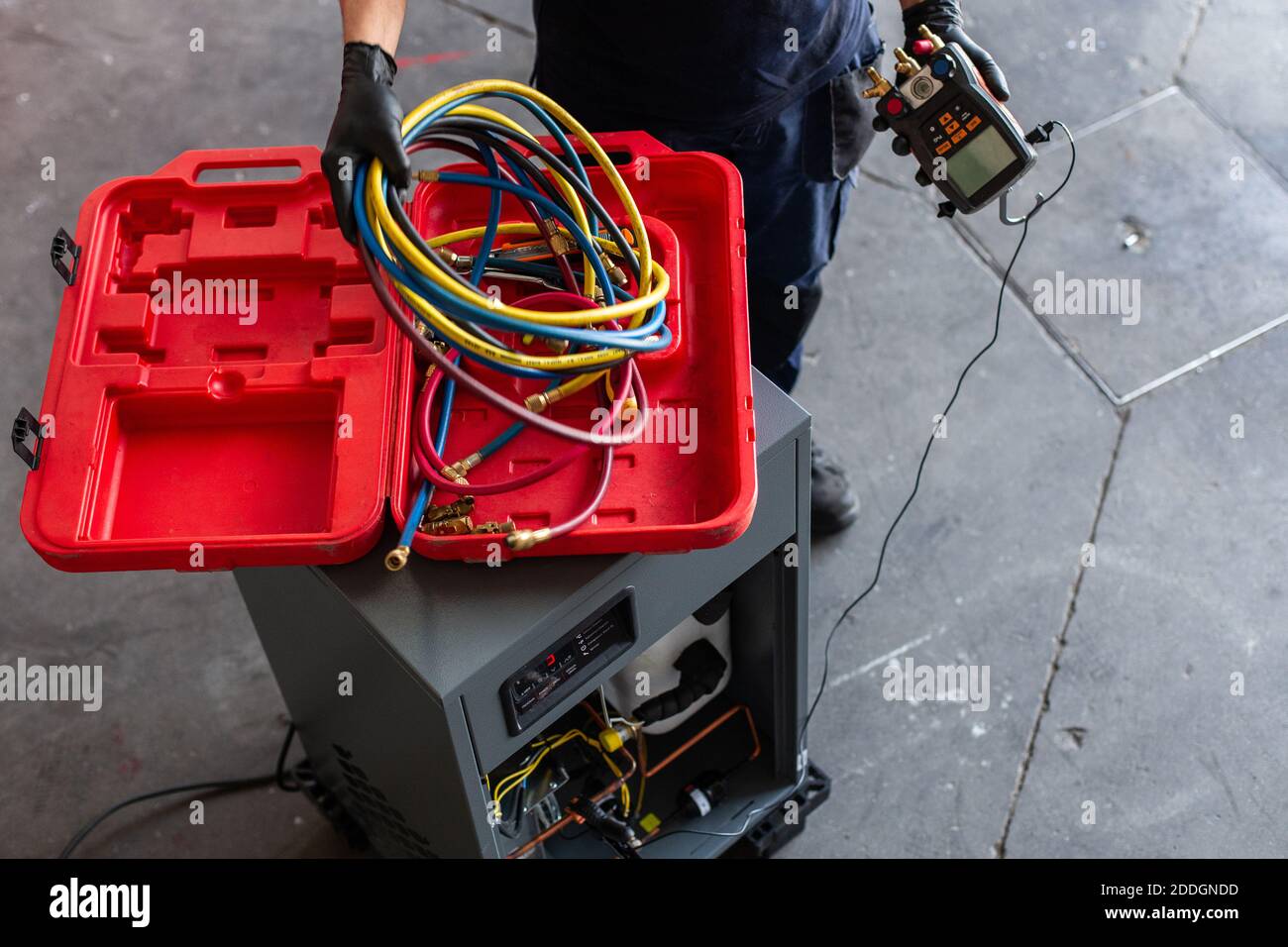 Voltage tester hi-res stock photography and images - Alamy