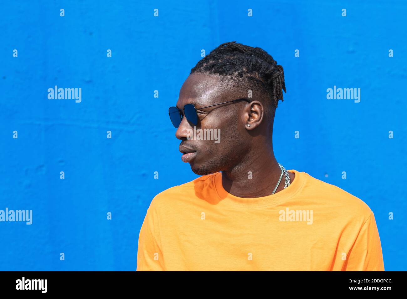 Man in bright yellow shirt hi-res stock photography and images - Alamy