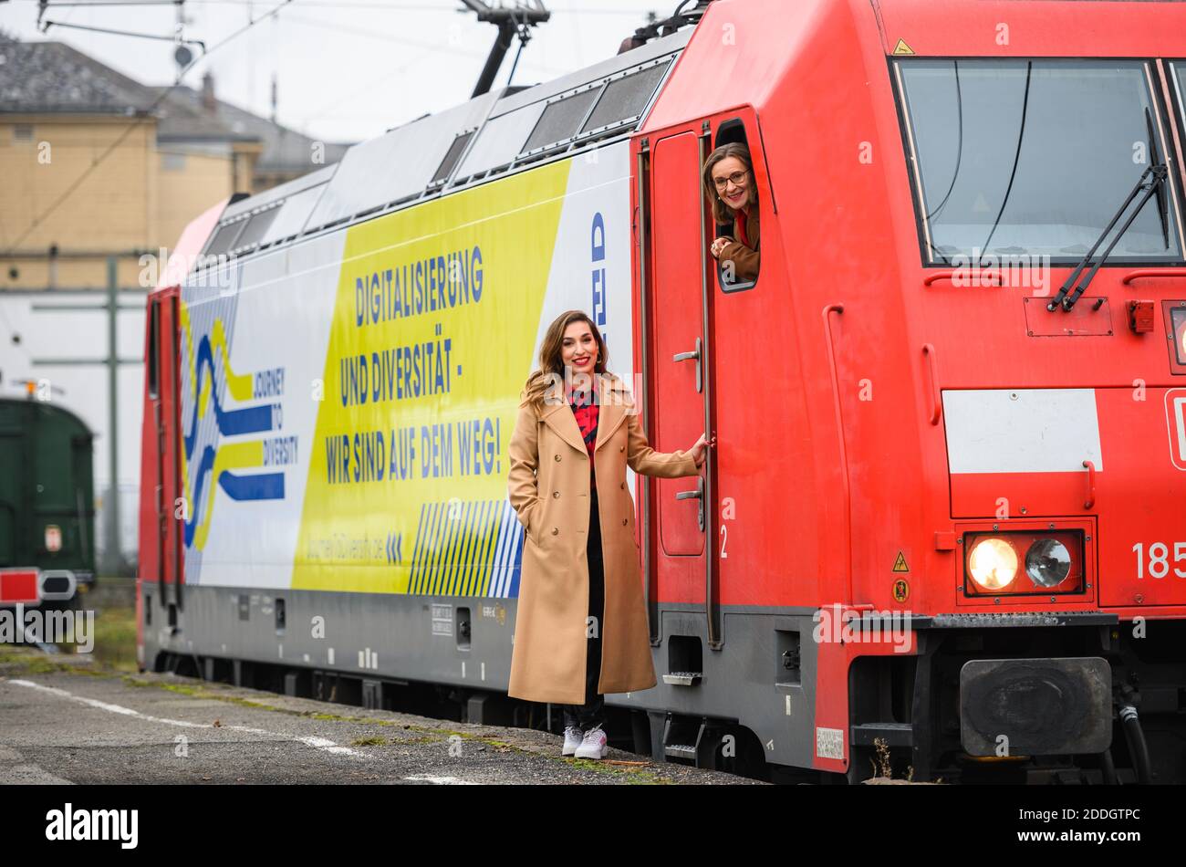 Mainz, Germany. 25th Nov, 2020. Tijen Onaran (l), managing director & founder of GDW Global Digital Women GmbH and initiator of the award, and Sigrid Nikutta, board member for freight transport and chairman of Deutsche Bahn Cargo, are at the specially designed locomotive. DB Cargo has unveiled a locomotive in the design of the 'Digital Female Leader Award', which is intended to act as a visible sign of diversity. The annual award is given to women who are shaping the digitalisation process. Credit: Andreas Arnold/dpa/Alamy Live News Stock Photo