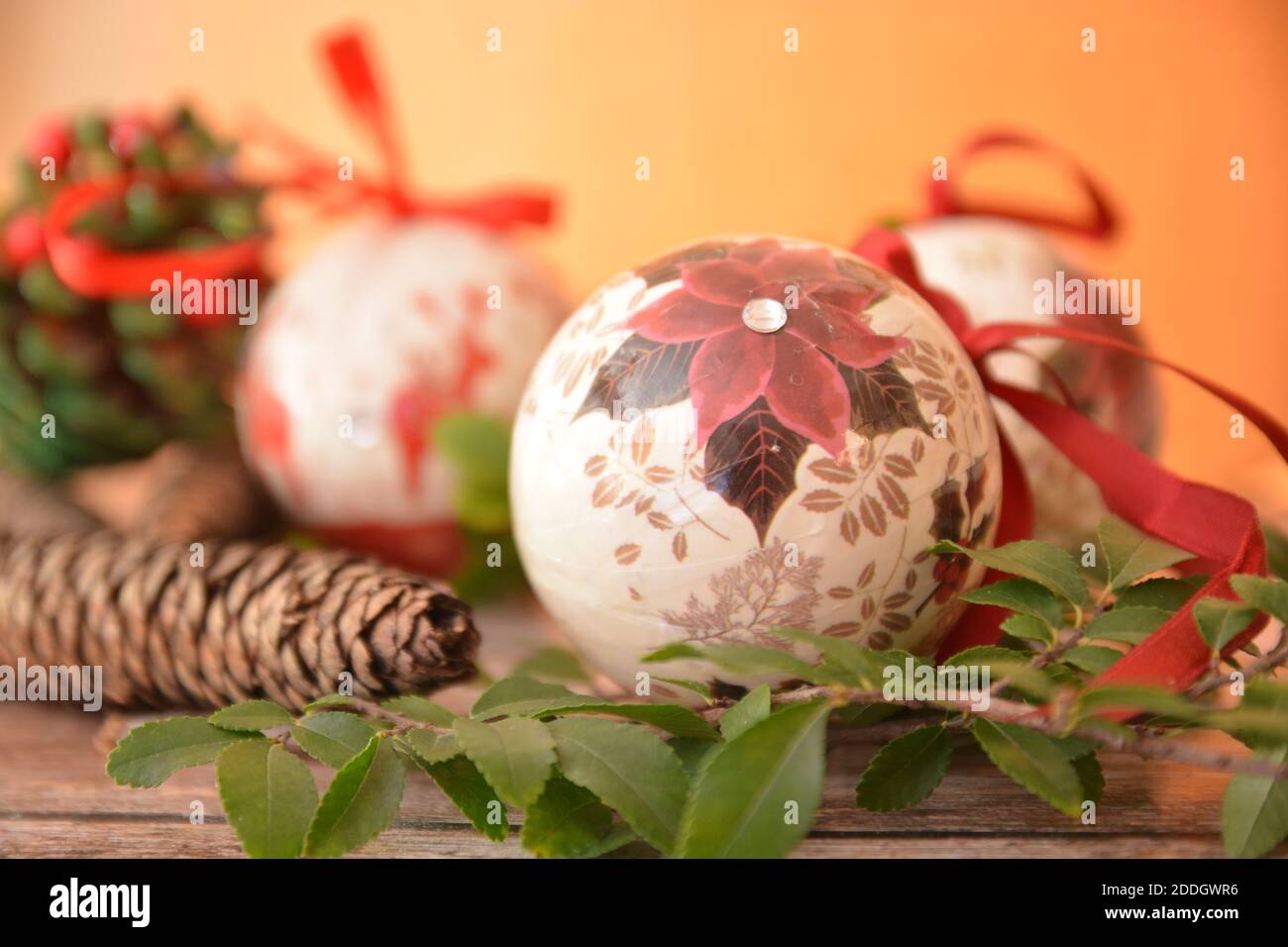 Palline di natale hi-res stock photography and images - Alamy