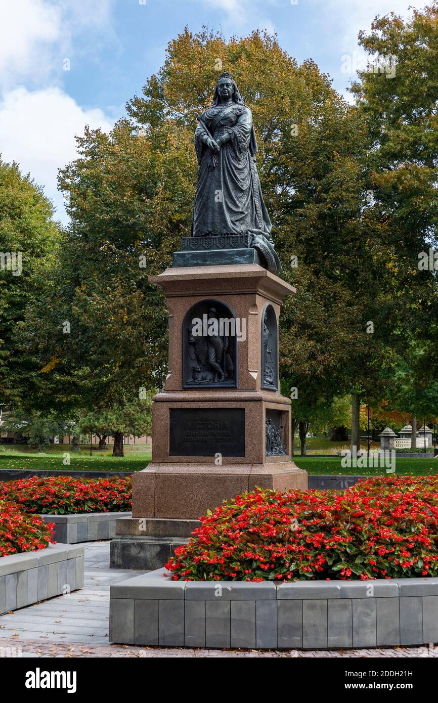 The commemorative 1903 bronze statue of Queen Victoria in Christchurch, New Zealand. Sculpted by Francis John Williamson. Stock Photo