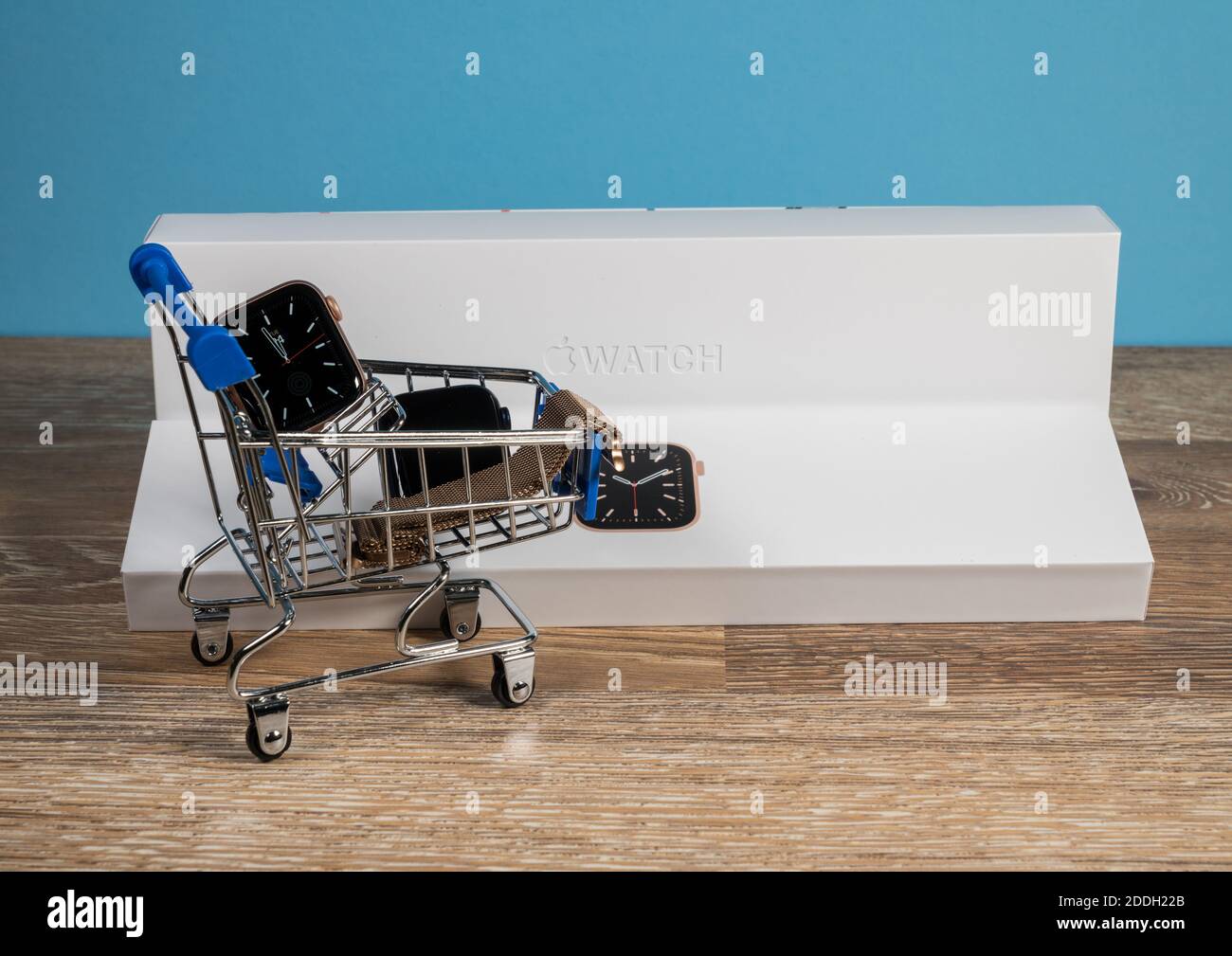 Morgantown, WV - 24 November 2020: Apple watch series six in shopping cart with gold wristband in front of the product box Stock Photo