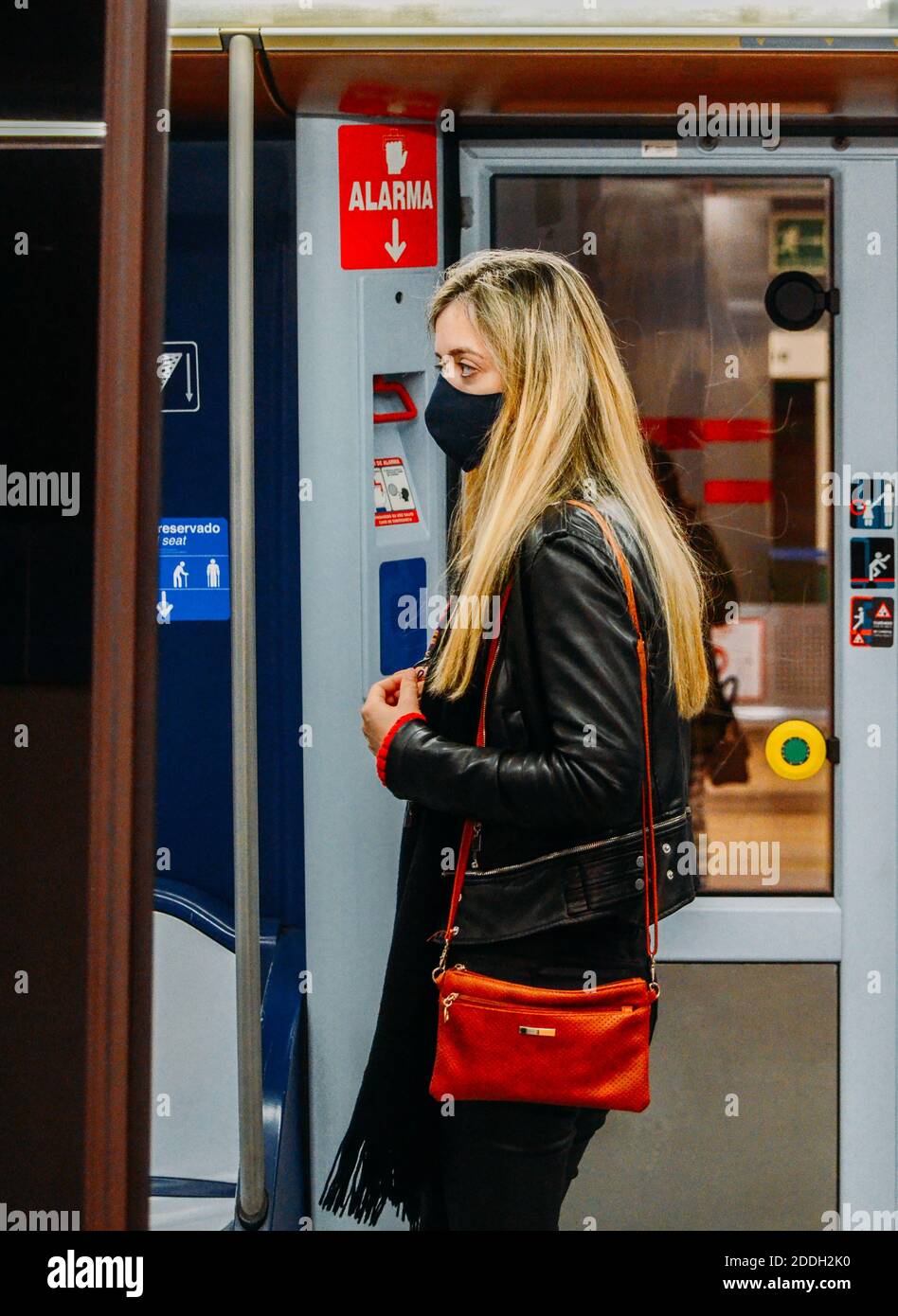 Woman mask metro hires stock photography and images Alamy