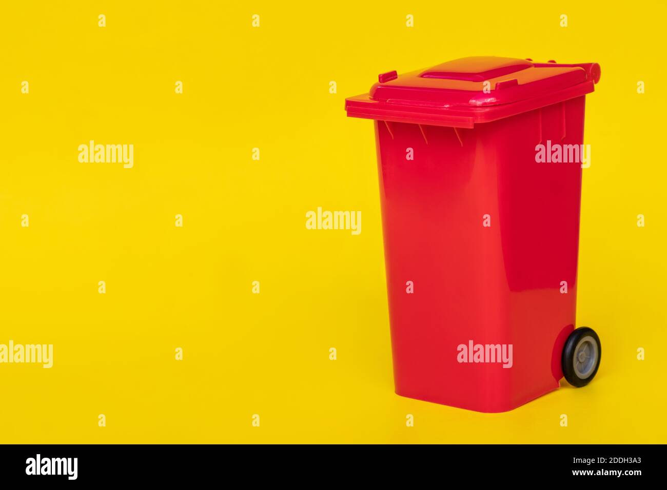 Red wheelie waste bin hi-res stock photography and images - Alamy