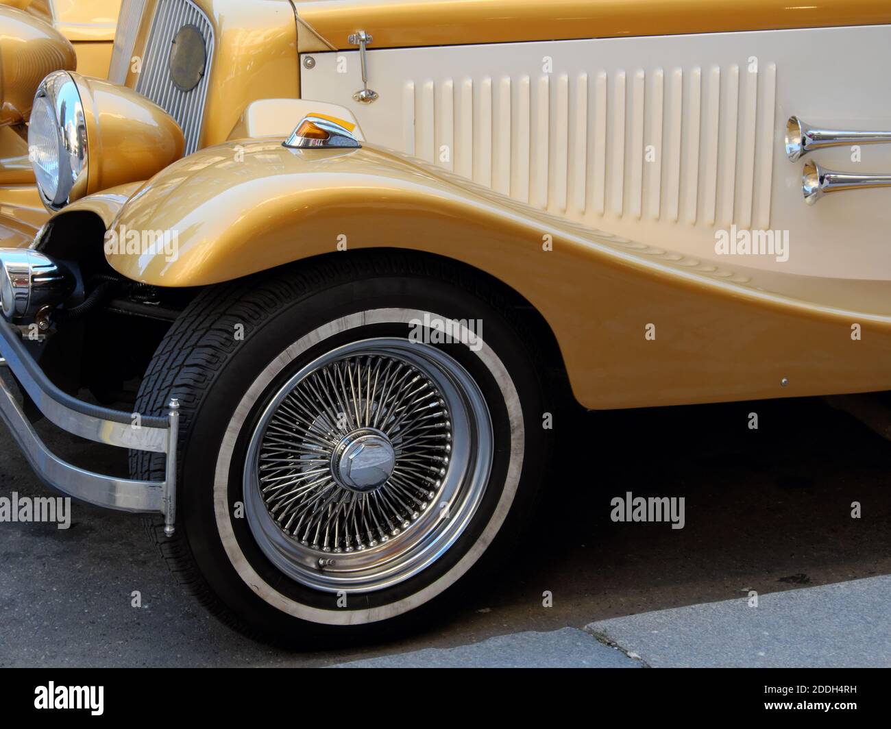 Vintage car front end hi-res stock photography and images - Alamy