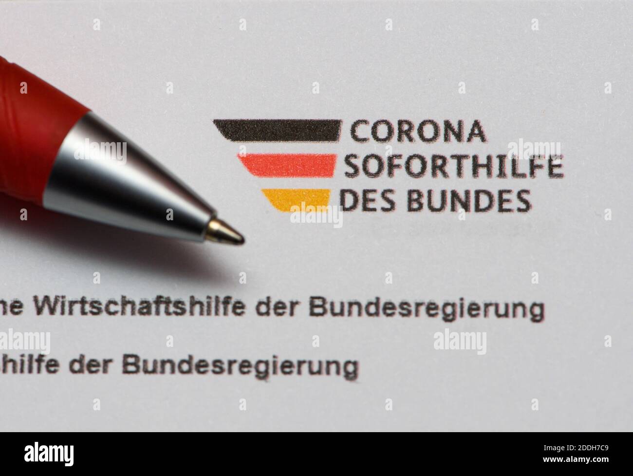 Dresden, Germany. 25th Nov, 2020. One of the foundations is based on an application for 'Novemberhilfe' as extraordinary economic aid from the German government in the Corona crisis. (posed scene) Credit: Robert Michael/dpa-Zentralbild/dpa/Alamy Live News Stock Photo