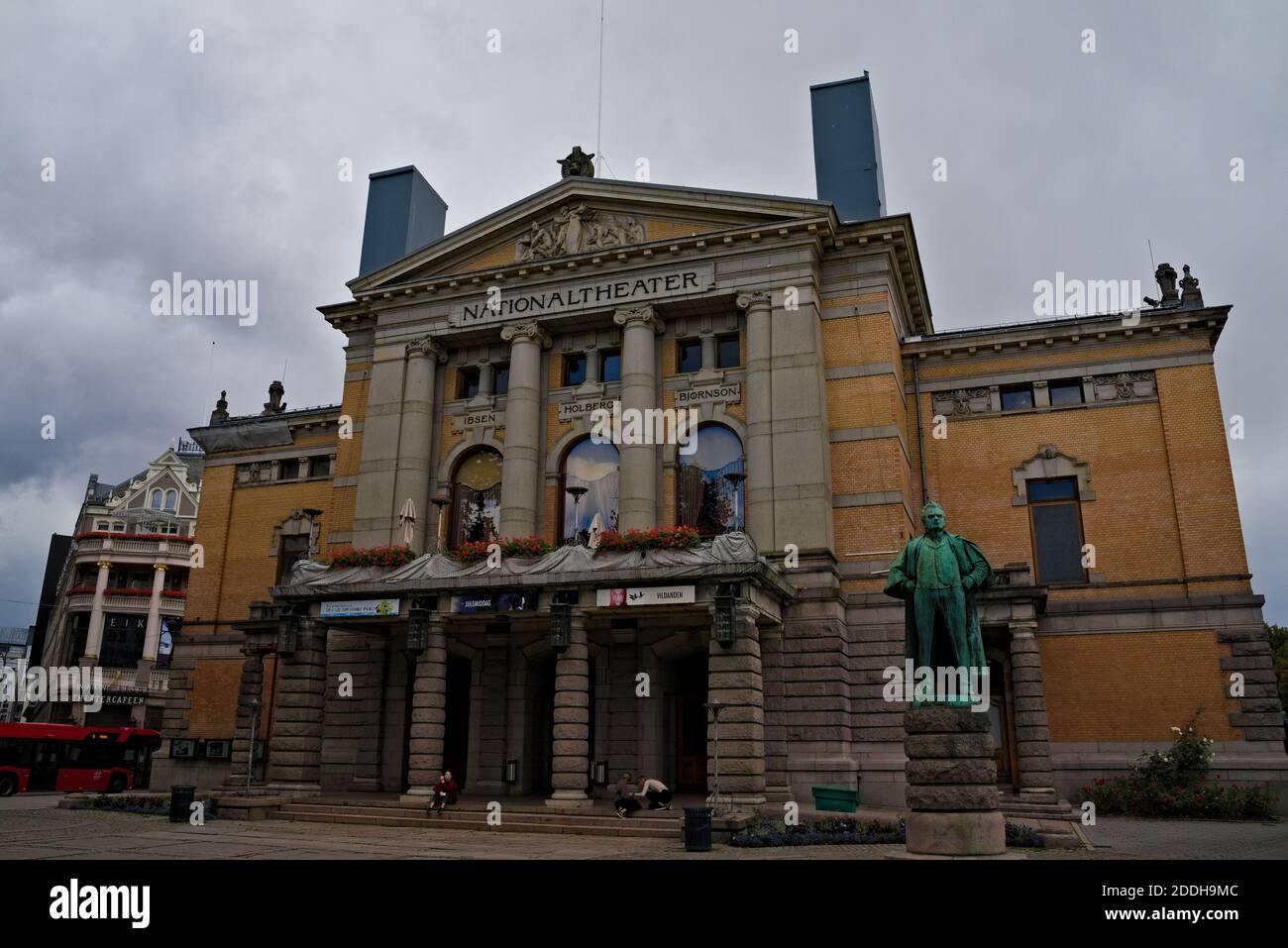 Norwegian national theater in Oslo. High quality Stock Photo - Alamy
