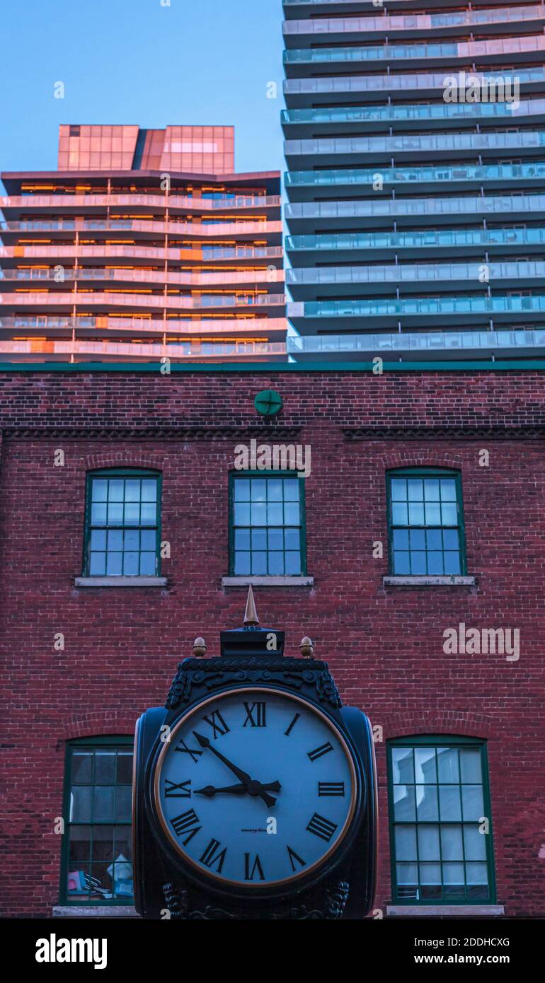 Old and modern juxtaposed hi-res stock photography and images - Alamy