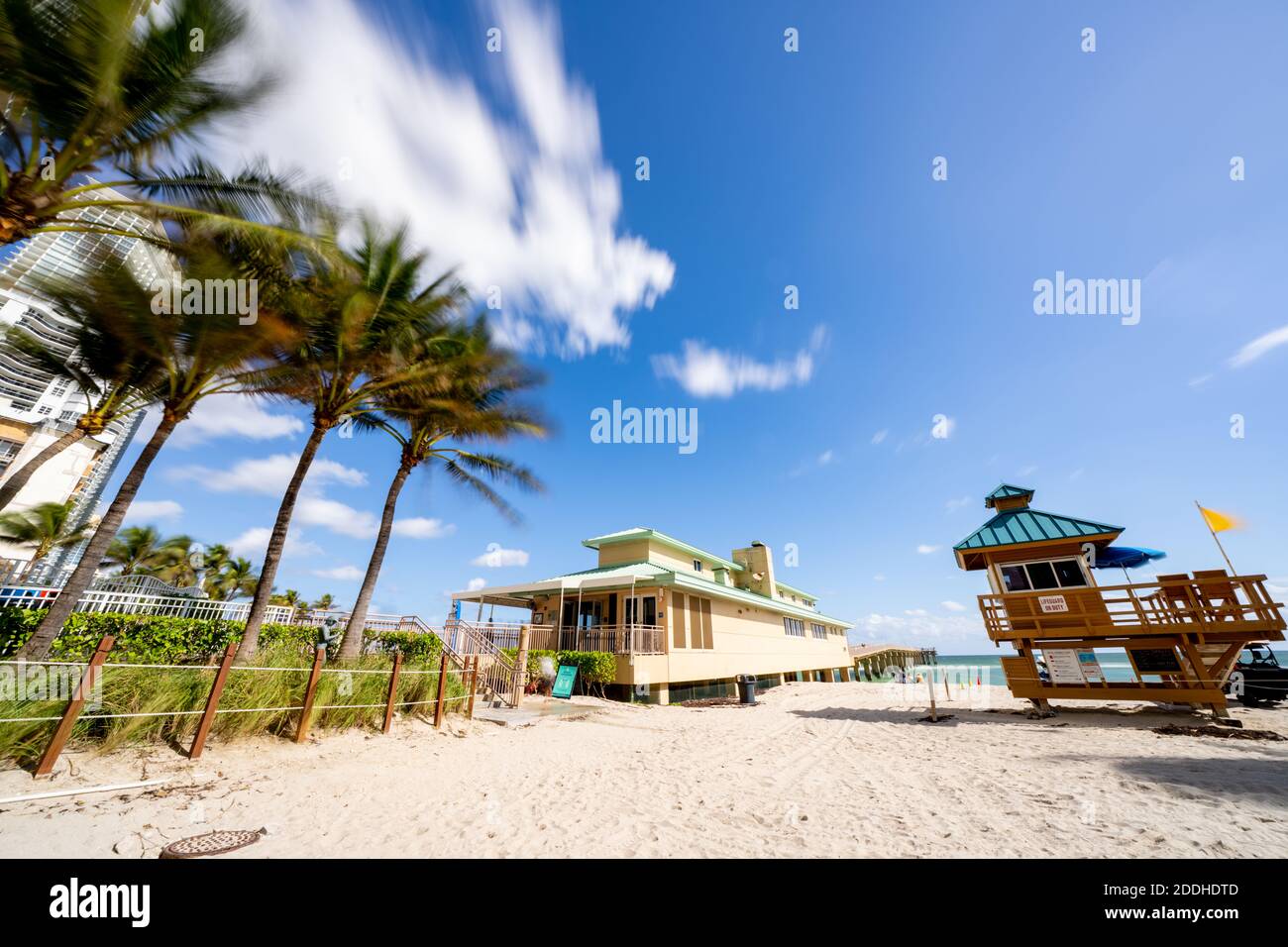 Sunny Isles Beach fishing pier and lifeguard stand Stock Photo Alamy
