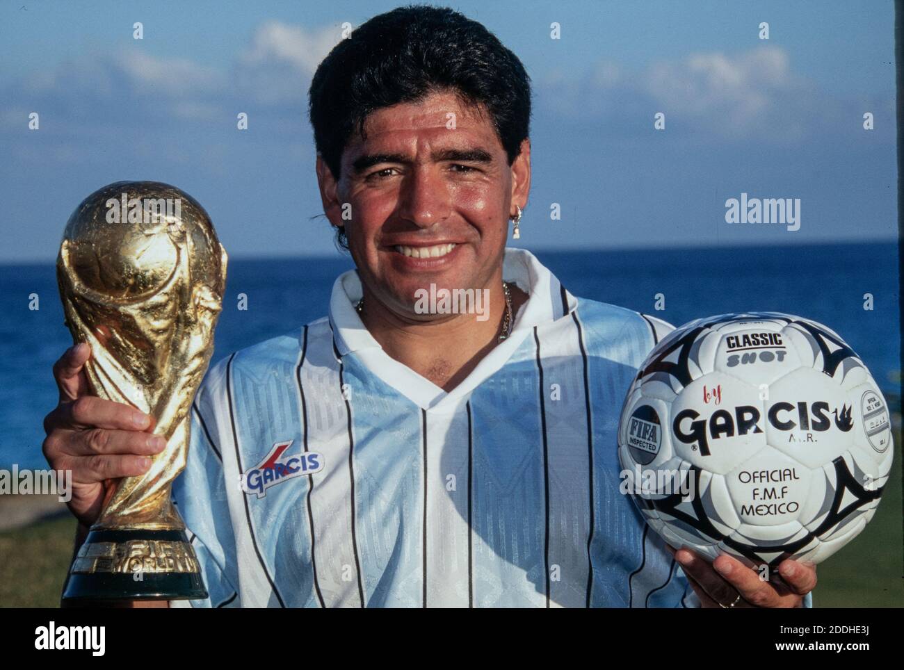 File:Maradona saccardi 1981.jpg - Wikimedia Commons