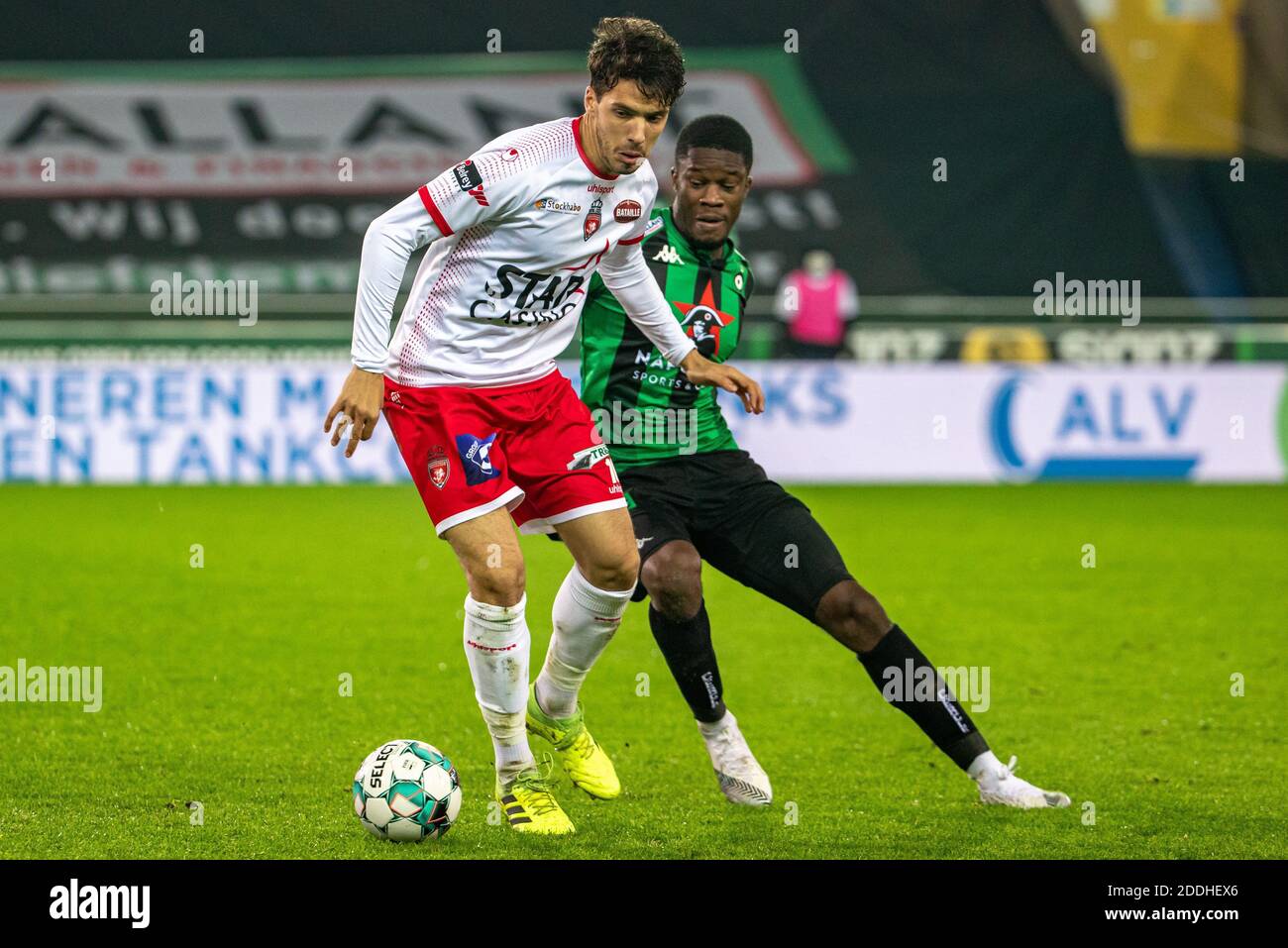 Cercle's Ike Ugbo and Mouscron's Marko Bakic fight for the ball during a postponed soccer match between Cercle Brugge KSV and RE Mouscron, Wednesday 2 Stock Photo