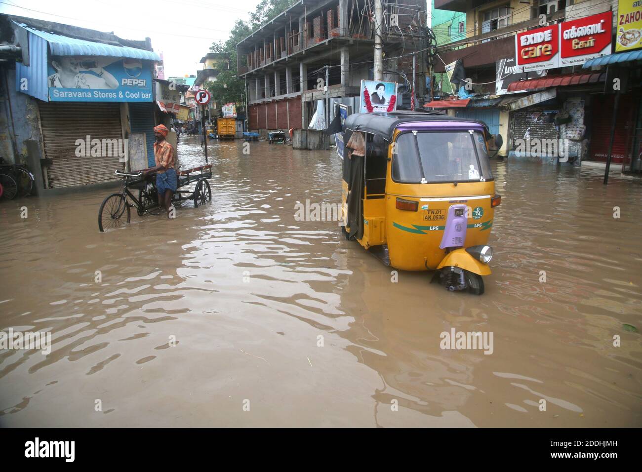 Chennai, India, 25th Nov 2020 :- Heavy rains in Chennai city lead to water logging as cyclone Nivar approaches the eastern Indian coast near Puduchery, Photo: Seshadri SUKUMAR Stock Photo