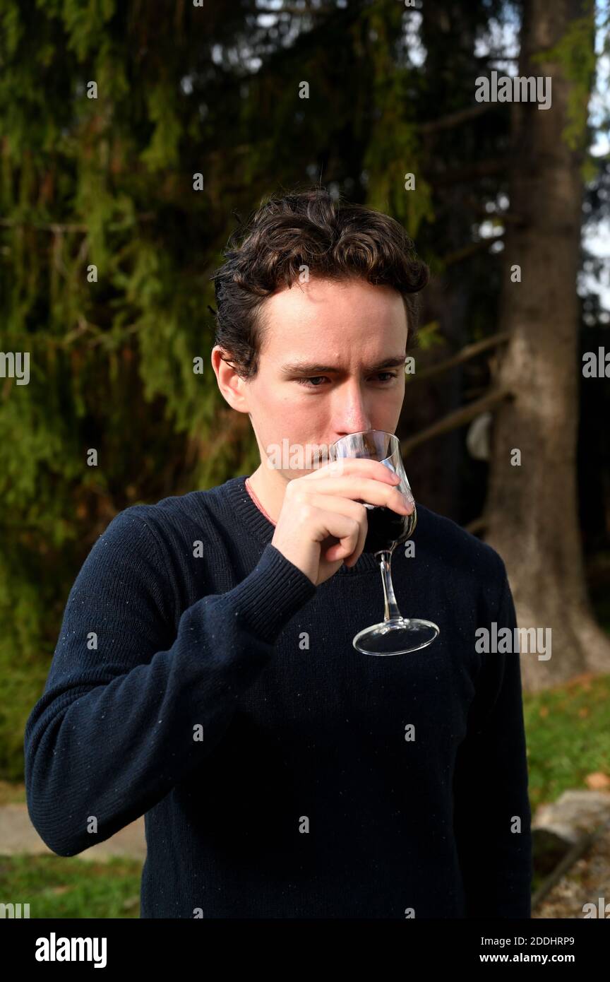 Tastng wine in a natural environment Stock Photo