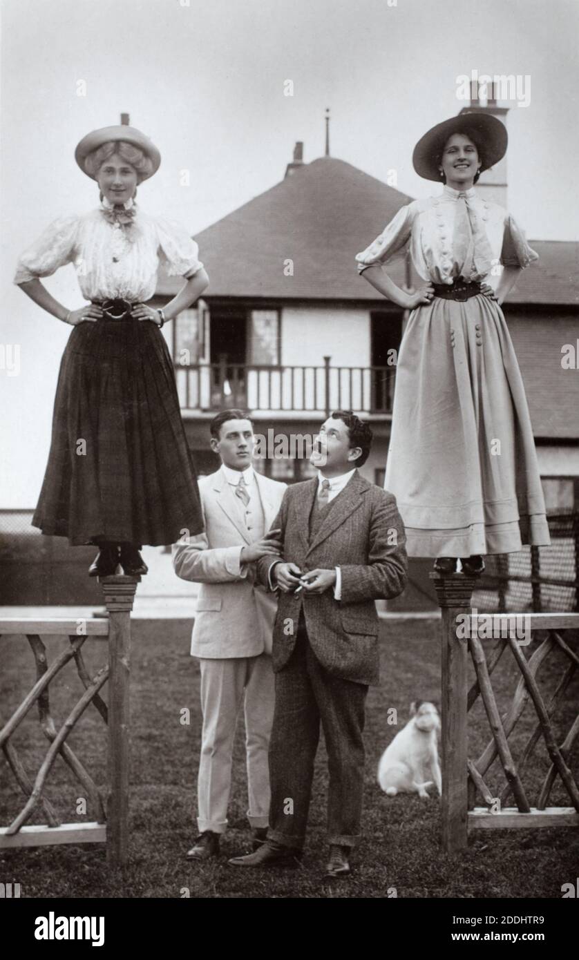 The notable Edwardian English actresses and singers Phyllis Dare (1890 – 1975) and Zena Dare (1887 – 1975) alongside their  actor brother John Dare (1888-1939) and father Arthur Albert Dones (c. 1863-1932), taken from a photographic postcard from the era. Stock Photo