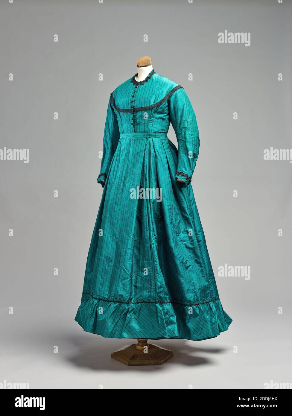 Green Silk Dress High Resolution Stock Photography And Images Alamy
