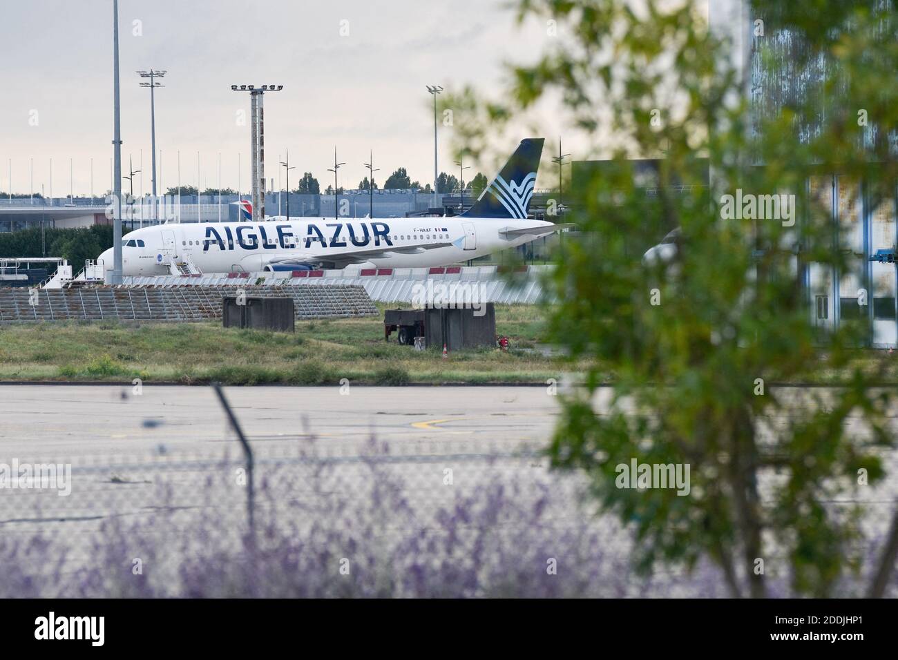 7 flights hi-res stock photography and images - Page 5 - Alamy