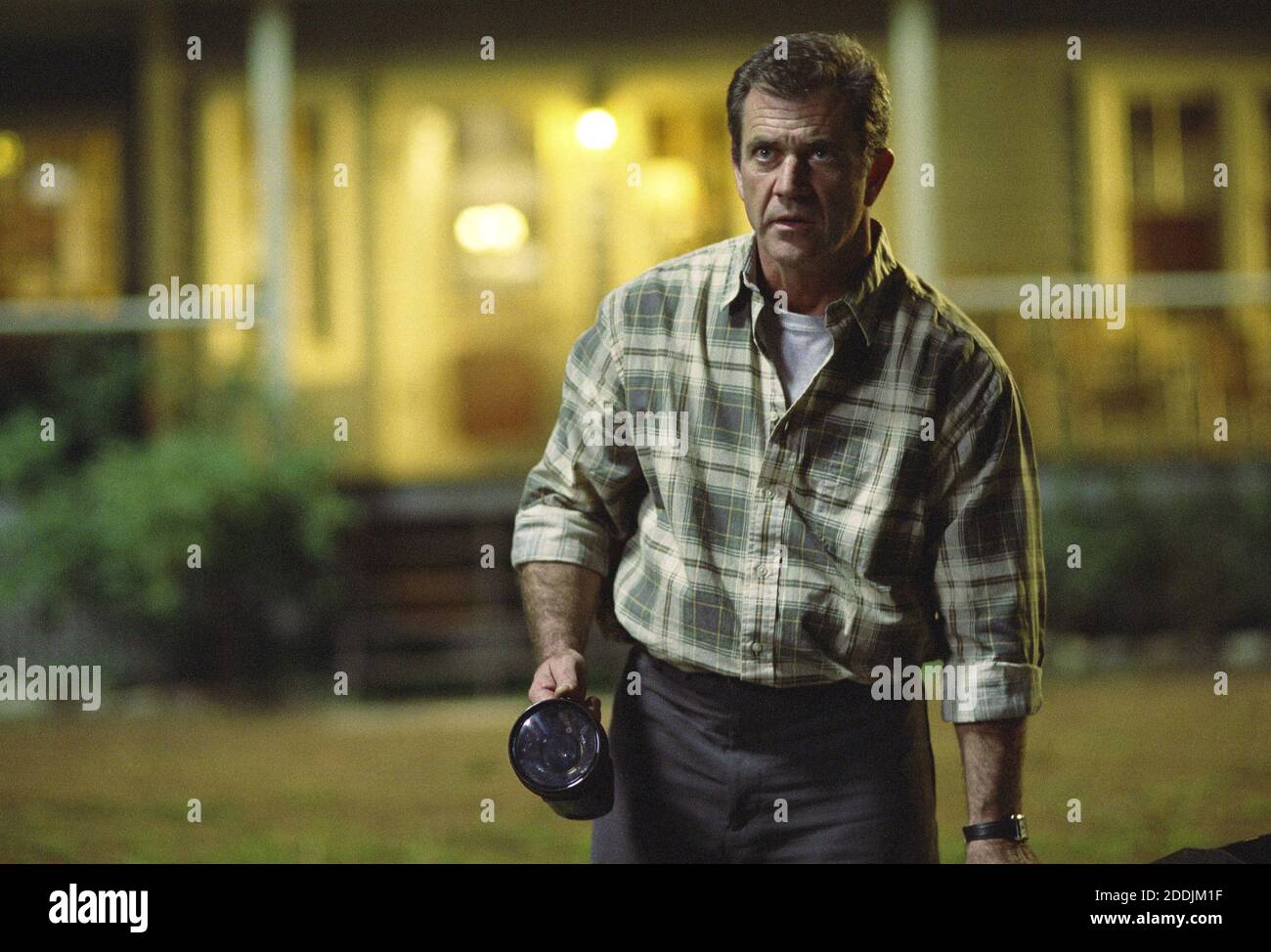Mel Gibson, 'Signs' (2002)  Photo credit: Touchstone / The Hollywood Archive / File Reference # 34078-0320FSTHA Stock Photo