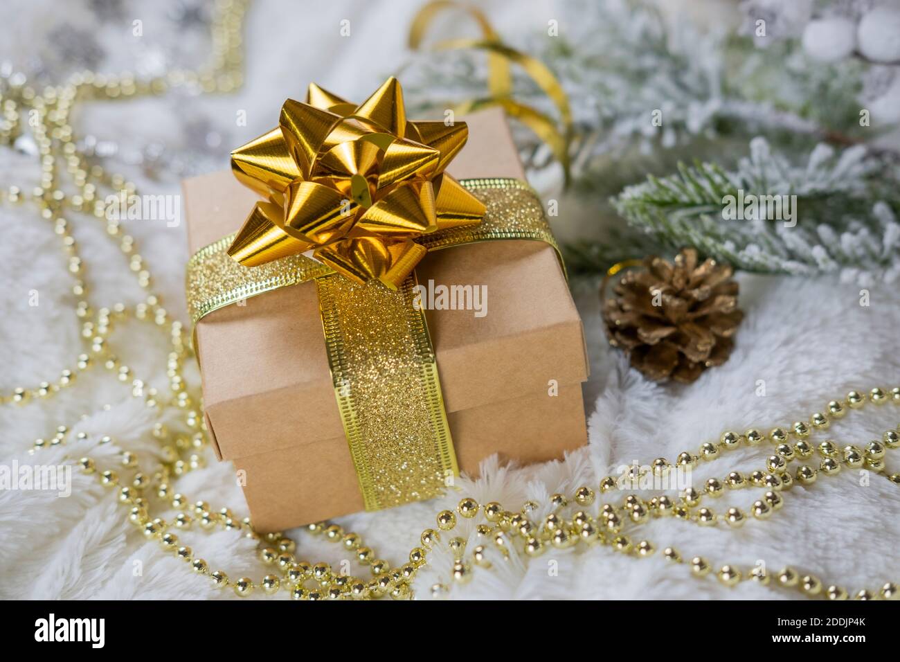 Golden Gift Box High Resolution Stock Photography and Images - Alamy