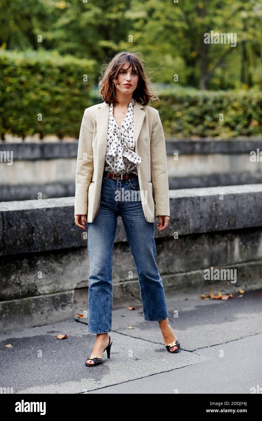 Street style, Jeanne Damas arriving at Valentino Spring-Summer 2020  ready-to-wear show, held at Invalides, Paris, France, on September 29,  2019. Photo by Marie-Paola Bertrand-Hillion/ABACAPRESS.COM Stock Photo -  Alamy