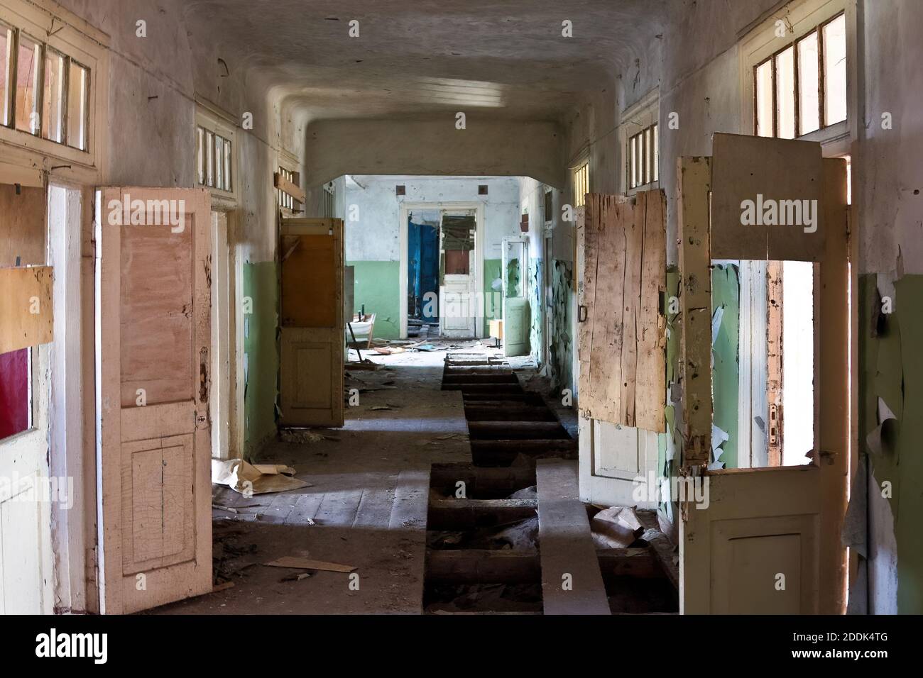 Dark dirty corridor of old abandoned building Stock Photo - Alamy