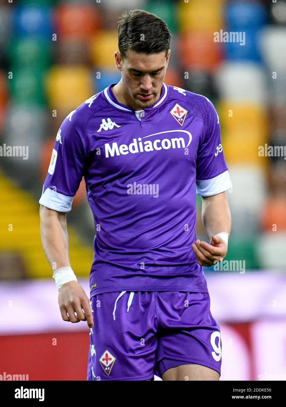 the player of acf fiorentina dusan vlahovic in contrast the player