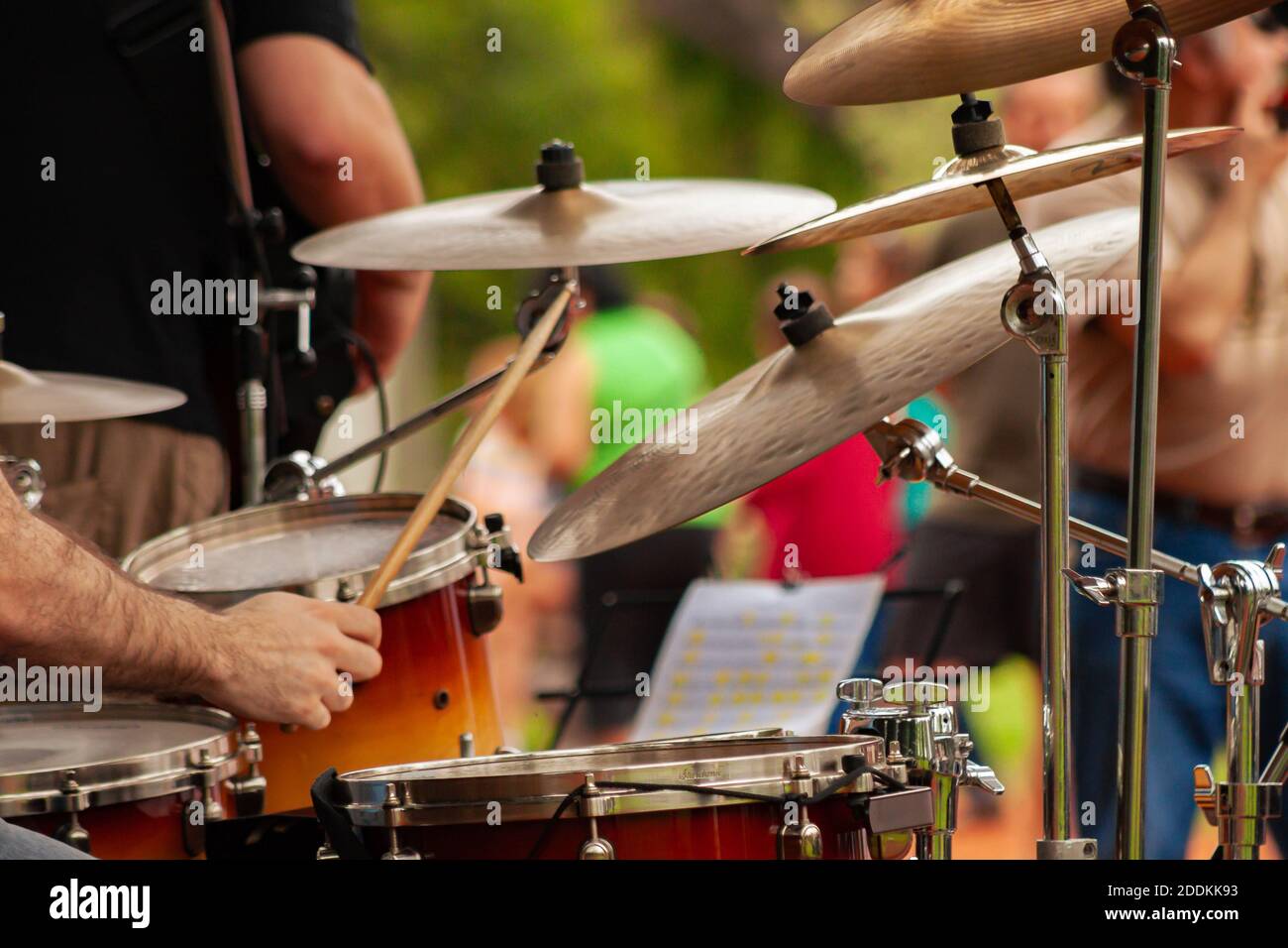 Roll drum kit hires stock photography and images Alamy