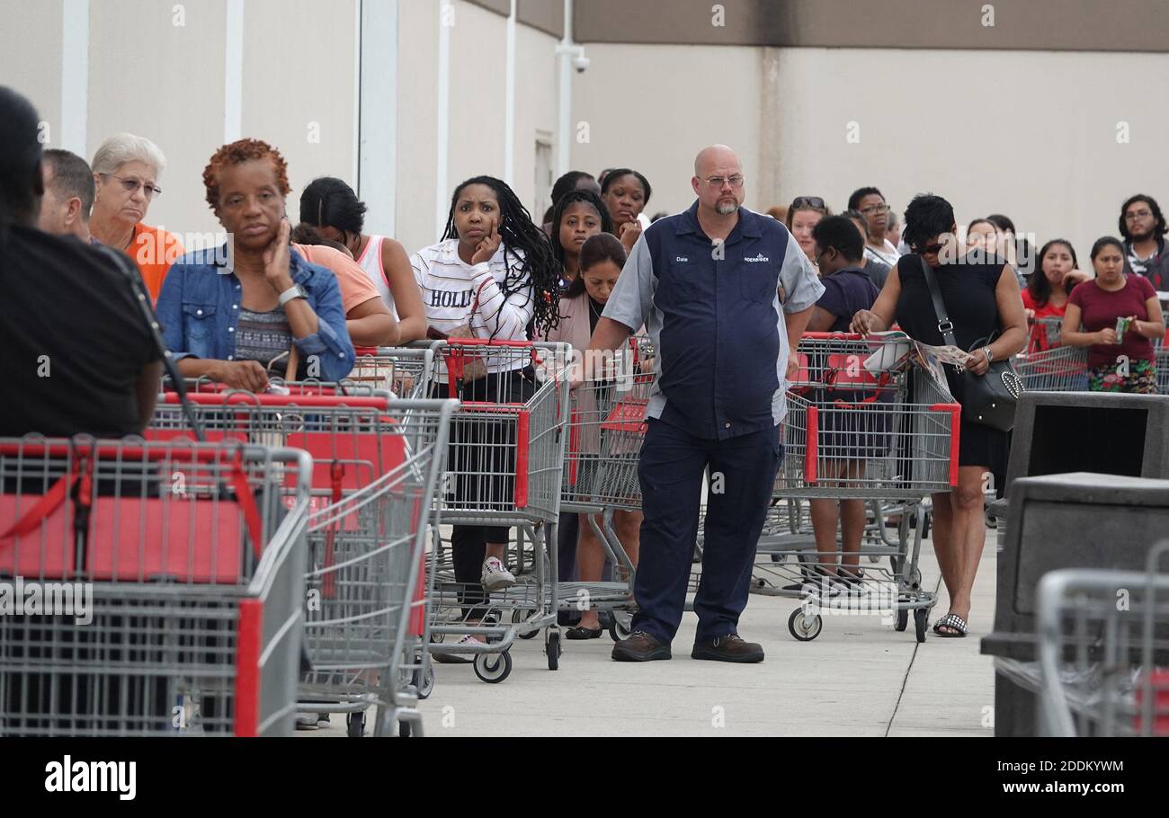 NO FILM, NO VIDEO, NO TV, NO DOCUMENTARY - Customers wait on line for the doors to open, Thursday, Aug., 29, 2019 at the BJ's wholesale club in Foort Lauderdale. Photo by Joe Cavaretta/South Florida Sun Sentinel/TNS/ABACAPRESS.COM Stock Photo