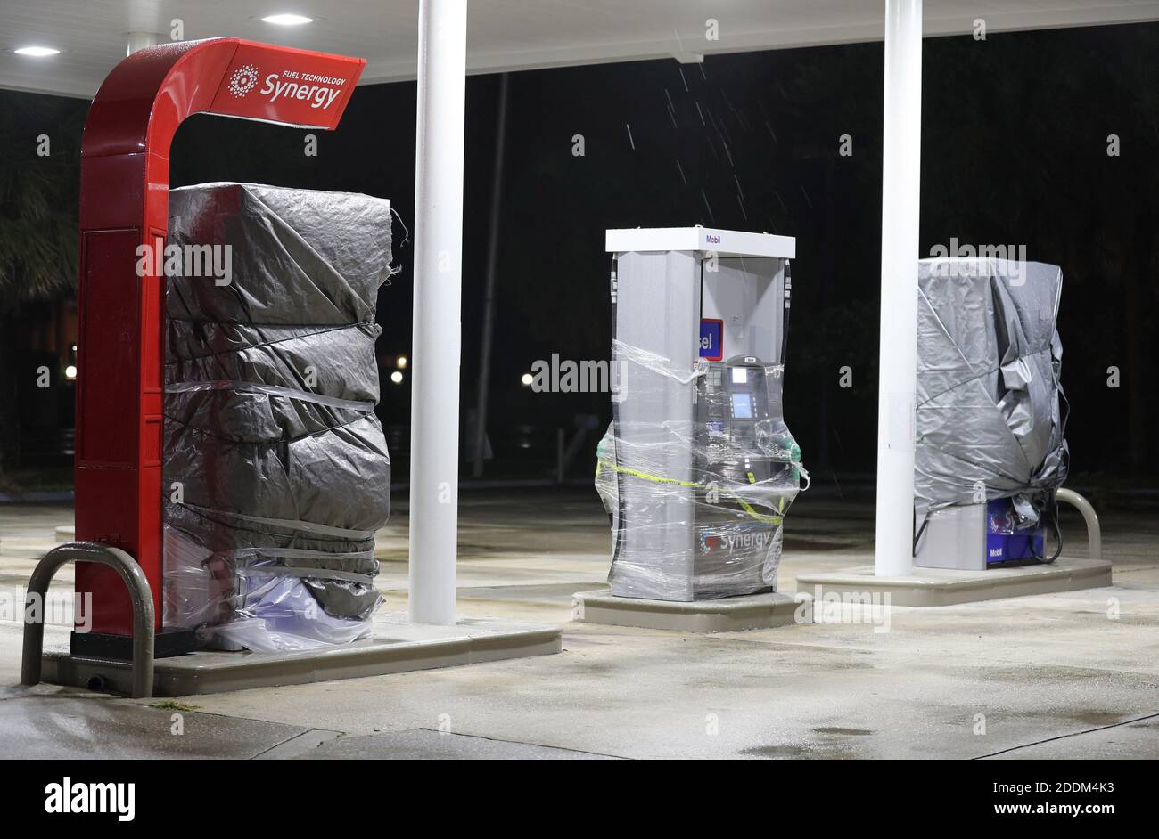 Gas pumps mobil gas station hires stock photography and images Alamy