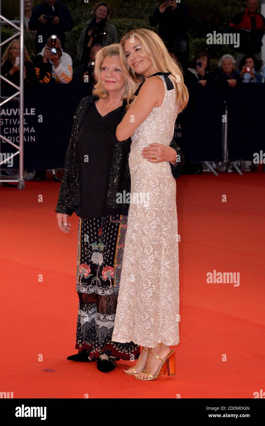 Sienna Miller and her mother attending the premiere of the movie