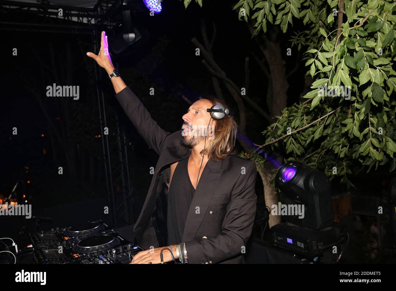 Bob Sinclar lors de la soirée d'inauguration du restaurant Le Splash, a ...