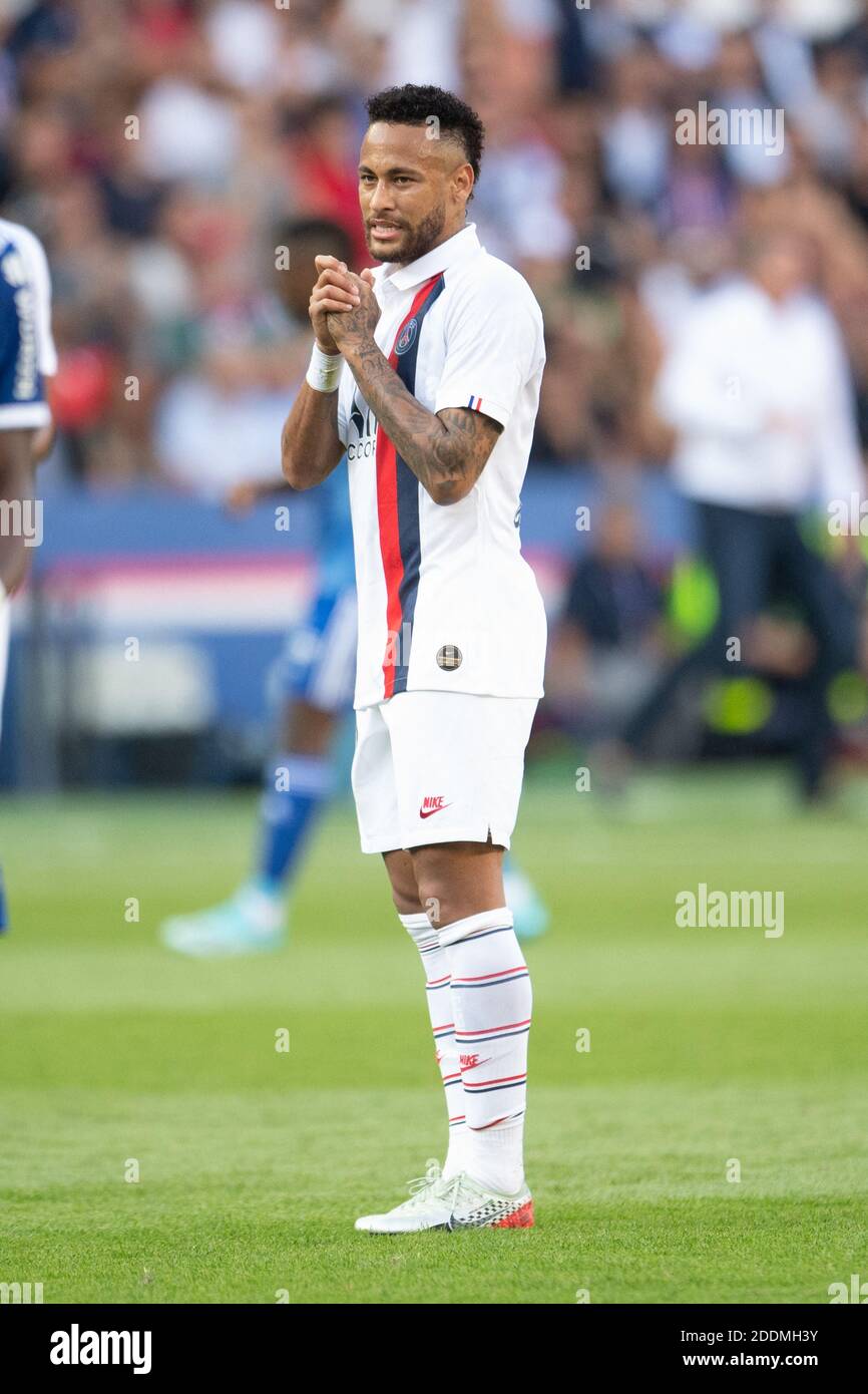Neymar JR of Paris Saint-Germain in action during the Ligue 1 match ...