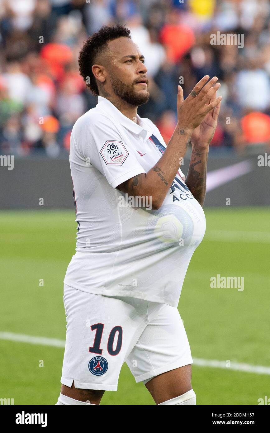 Neymar JR of Paris Saint-Germain celebrates his goal during the Ligue 1 ...