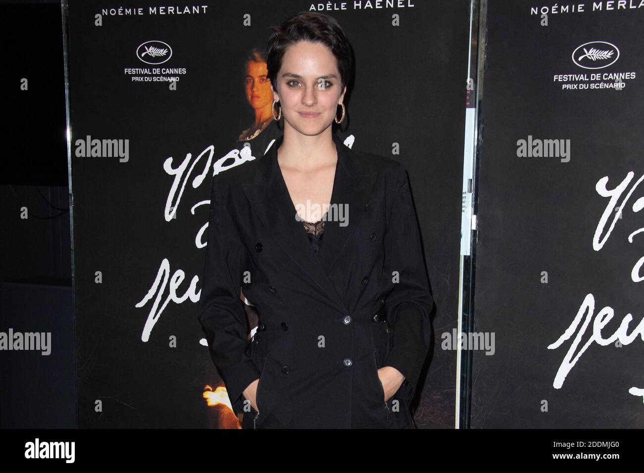 Noemie Merlant Participe A La Premiere Du Film Portrait De La Jeune Fille En Feu Au