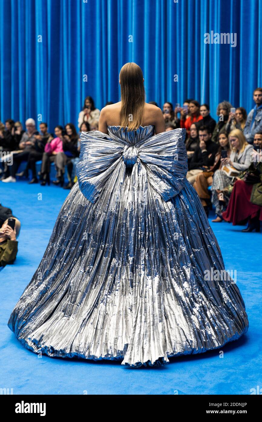 A model walks the runway during the Balenciaga Ready to Wear Spring/Summer  2020 fashion show as part of Paris Fashion Week on September 29, 2019 in  Paris, France. Photo by Alain Gil-Gonzalez/ABACAPRESS.COM